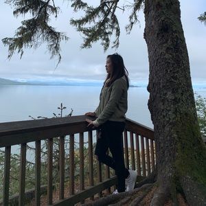 Meet your Posher, Quynh